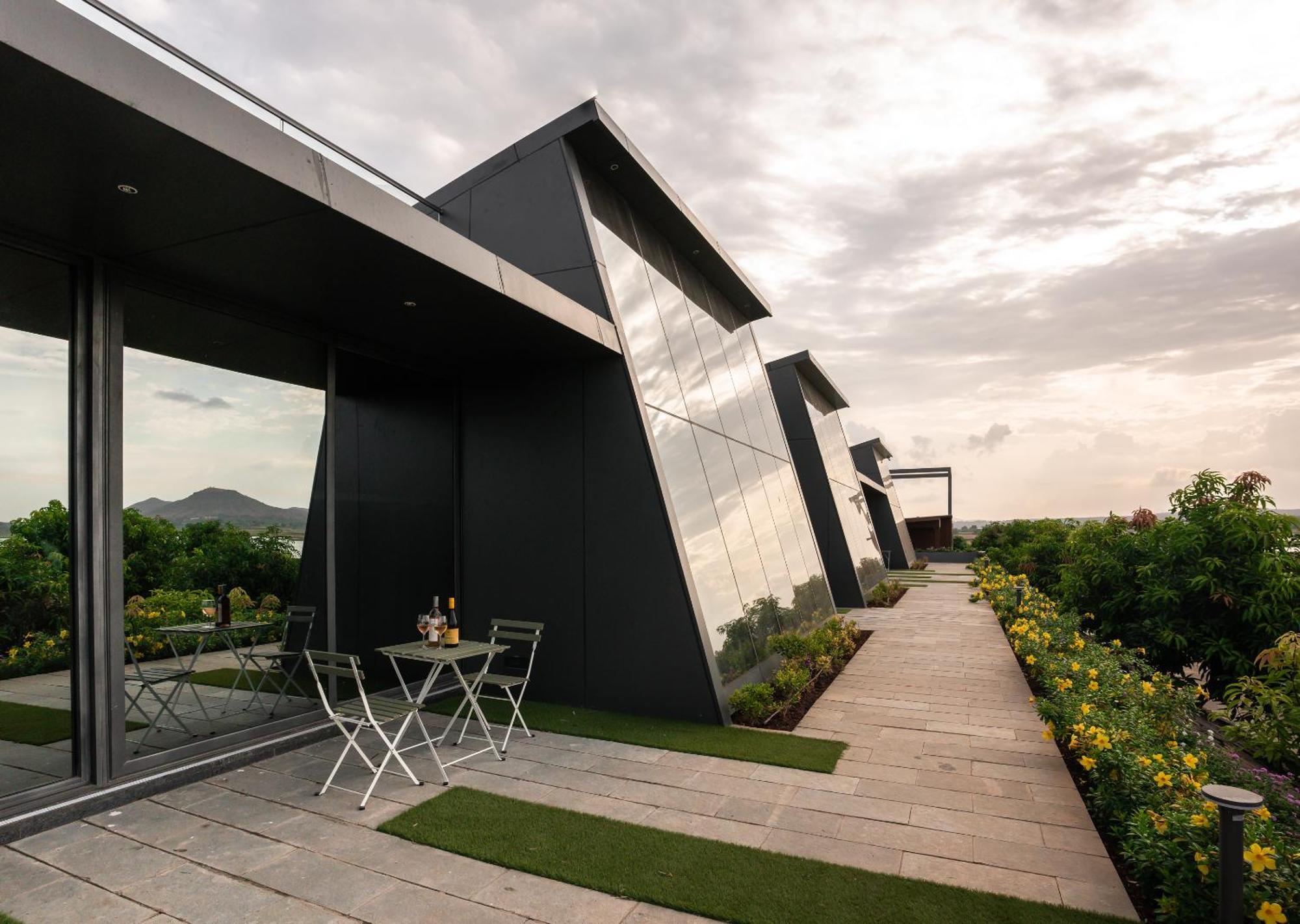 Beyond By Sula Hotel Nashik Exterior photo